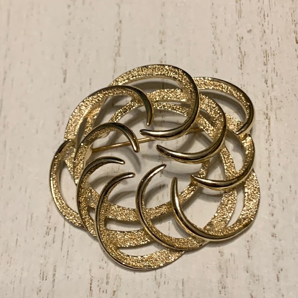 Sarah Coventry Jewelry - Vintage Sarah Coventry Brooch